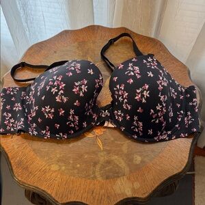 VS Limed Demi Black with flowers 40C Bra